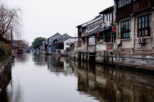 龙地逃生